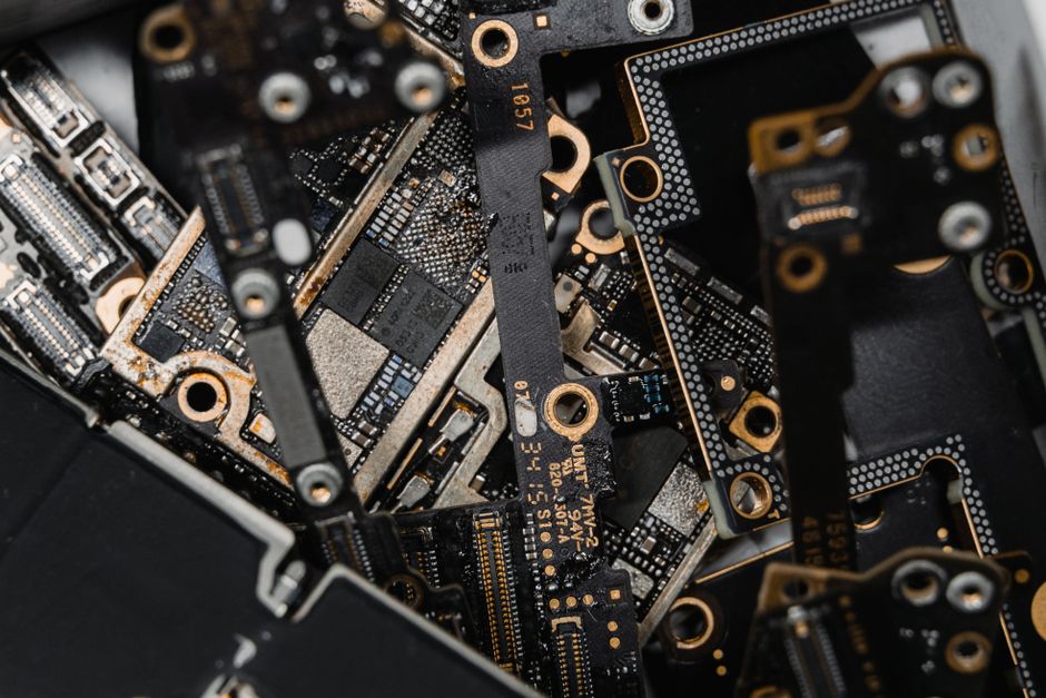 Detaljan prikaz raznih elektroničkih komponenti kruga